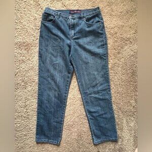 Gloria Vanderbilt Women’s Amanda Jeans. Straight Leg - 10 Short